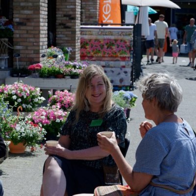 Reisontmoeting op het winkelcentrum